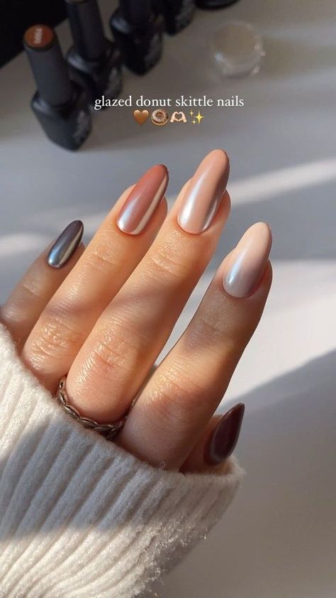 Nuteral Nails Chrome, Fall Nails Chrome Brown, Glaze Donuts Nails, Fall Nails Glazed Donut, Gray Glazed Donut Nails, Fall Nail With Design, Tan Glazed Donut Nails, Grey Glazed Donut Nails, Glazed Donut Fall Nails