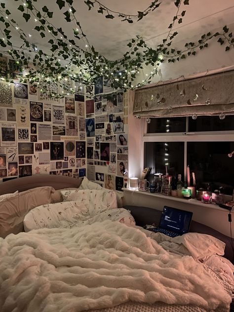 Dream Bedroom Inspiration, Comfy Bedroom, Chill Room, Teenage Room, Room Redesign, Messy Room, Grunge Room, Redecorate Bedroom, Cozy Room Decor