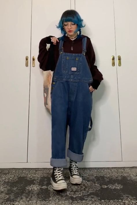 Overalls Alt Outfit, Baggy Dungarees Outfit, Baggy Overalls Outfit, Overalls Outfit Winter, Dungarees Outfit, Overall Outfits, Baggy Dungarees, Dungaree Outfit, Baggy Overalls