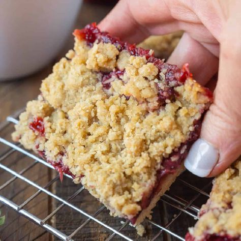 Easy Strawberry Crumble Bars-Butter Your Biscuit Plain Desserts, Strawberry Jam Bars, Easy Strawberry Crumble, Strawberry Crumb Bars, Strawberry Crumble Bars, Berry Ideas, Strawberry Icebox Cake, Strawberry Crumble, Strawberry Bars