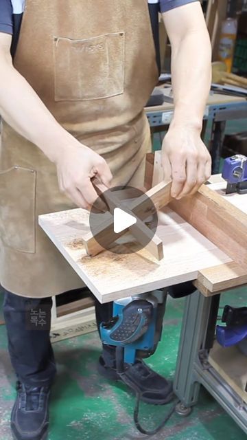 Woodworking Project Plans on Instagram: "Great woodworking tip from @playing.carpenter   Follow us @woodserum for more Woodworking Technique.👌  New to woodworking or having trouble with certain projects? Whether you are a beginning woodworker or expert, these tips from the projects will speed up and simplify your projects. Improve your DIY skills with these awesome tips that help you learn how to create perfect furniture, crafts, and home repair. ⁣  #woodworking #woodworkingcommunity #woodworkingskills #woodworkingproject #woodworkingtips #finewoodworking #woodworkinglove #dowoodworking #woodworkingforall #woodworkingprojects #woodworkinglife #woodworkingshop #woodworkingwoman #woodworkingmachinery #woodworkingisfun #woodworkingschool #woodworkings #woodworkingplans #woodworking_art #wood Woodworking Hacks Tips, Woodworking Jig Plans, Fine Woodworking Project, Advanced Woodworking Plans, Garage Workshop Organization, Woodworking Art, Woodworking School, Simple Woodworking Plans, Cnc Woodworking