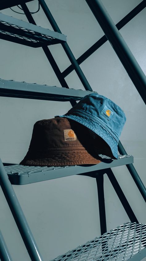 Cap Photoshoot Ideas, Bucket Hat Photoshoot, Cap Photoshoot, Streetwear Photoshoot Ideas, Streetwear Photoshoot, Hat Photography, Product Photography Studio, Bucket Hat Black, Carhartt Wip