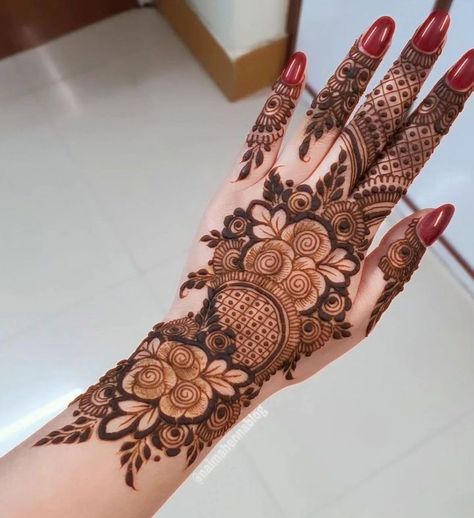 Floral Henna Designs, मेहंदी डिजाइन, Mehndi Designs Bridal Hands, Mehndi Designs For Kids, Very Simple Mehndi Designs, Rose Mehndi Designs, Simple Mehndi Designs Fingers, Design Henna, Engagement Mehndi Designs