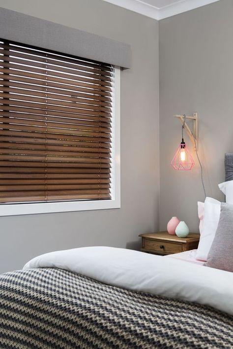 What are Different Types of Window Treatments? | L'Essenziale Diy Bay Window Curtains, Bay Window Curtain Rod, Bay Window Curtains, Store Venitien, Modern Blinds, Living Room Blinds, Bedroom Blinds, Blinds Design, House Blinds