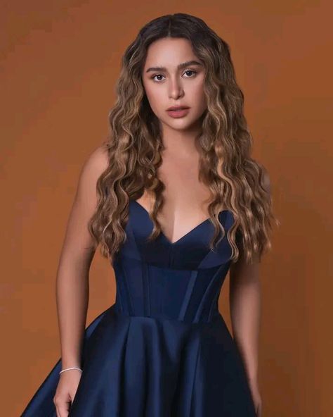 <3 Yassi Pressman, Sleeveless Dress