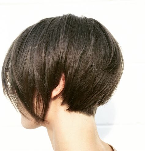 8 Likes, 1 Comments - Katherine Velez (@katkolorz) on Instagram: “Growing out a pixie doesn't have to be so bad. Keep it edgy when transitioning into a bob with cool…” Classy Short Haircuts, Growing Out A Pixie, Stacked Bob Hairstyles, Hairstyles For Thick Hair, Wavy Bob Hairstyles, A Bob, Short Hairstyles For Thick Hair, Bob Hairstyles For Fine Hair, Short Straight Hair