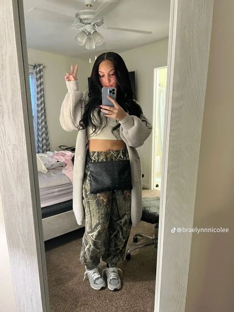 Camo Outfit, New Balance Outfit, Fasion Outfits, Camo Pants, Streetwear Fashion Women, Cute Swag Outfits, Simple Trendy Outfits, Cute Everyday Outfits