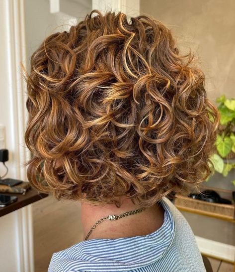 Short Curly Wavy Haircut Wavy Layered Haircuts, Wavy Haircut, Short Permed Hair, Short Wavy Haircuts, Natural Curly Hair Cuts, Medium Length Curly Hair, Short Wavy Bob, Bob Haircut Curly, Thick Wavy Hair