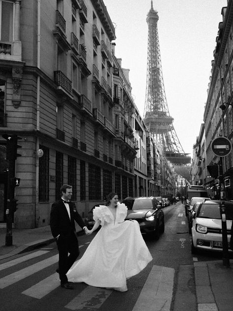 Wedding Paris Photography, Wedding In Paris Aesthetic, Paris Wedding Photoshoot, Paris Wedding Aesthetic, Paris Wedding Photos, Europe Photoshoot, Parisian Elopement, Paris Bride, Paris Elopement Photography