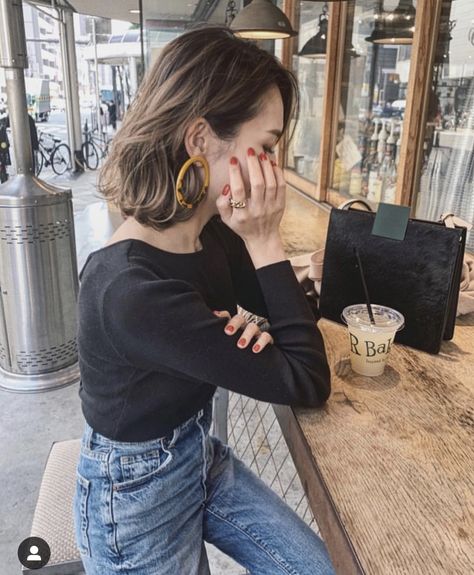 Hair Inspo, Hair And Beauty, Hair Inspiration, Hair Ideas, Short Hair, Hair Makeup, A Woman, Short Hair Styles, Hair Cuts