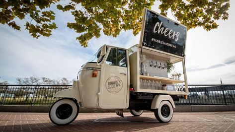 This mobile bar drives up to your party with 7 taps in a 3-wheeled Italian mini-truck Beer Cart, Prosecco Van, Beer Truck, Mobile Bars, Piaggio Ape, Adult Tricycle, Ice Cream Cart, Coffee Truck, Food Truck Design