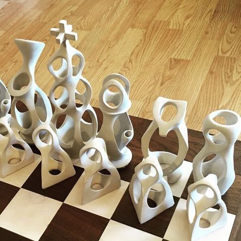 White Chess Pieces, Pottery Games, Color Theory Art, Wood Chess Board, Pottery Form, Ceramic Techniques, Pottery Sculpture, Diy Clay Crafts, Chess Pieces