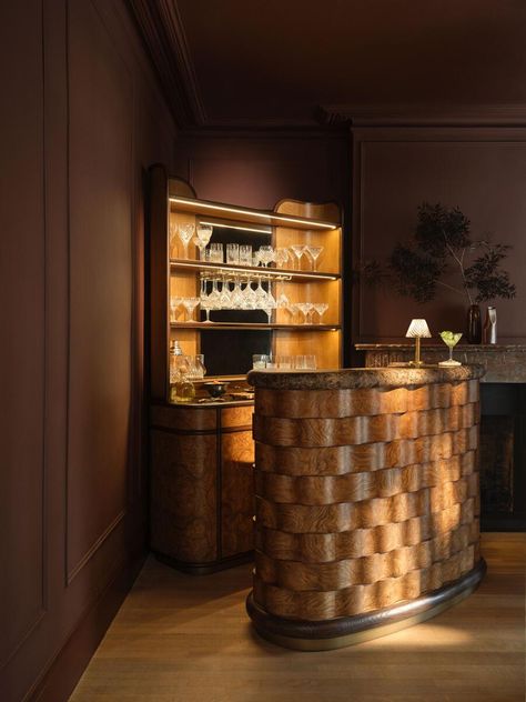 Soho Home Locanda Bar, Dark Emperador Marble Soho House Bar, Moody Speakeasy Room, Home Whisky Bar, Soho House Interiors, Dark Wood Interior, Art Deco Bar Cart, Bar Mid Century, Wine Bar Design, Hotel Minibar