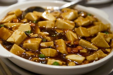 Brown sauce: the beloved basic in every Chinese take-out joint in America. But what's in it? Chinese Brown Sauce, Brown Gravy Recipe, Chinese Restaurants, Rasa Malaysia, Potato Flour, Brown Sauce, Gravy Sauce, Five Hundred, Chinese Dishes