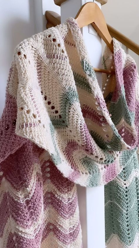 Chevron Crochet Shawl - Leora Shawl - Exquisite Crochet UK Tunisian Crochet Shawl Pattern, Crochet Muffler, Crochet Uk, Hook Crochet, Knit Shawls, Chevron Crochet, Tunisian Crochet Stitches, Crochet Shawl Pattern Free, Shawl Patterns