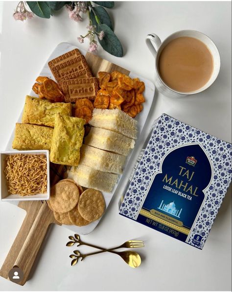 Chai Charcuterie Board, Breakfast Presentation Ideas, Indian Charcuterie Board, Chai Biscuit, Breakfast Presentation, Snack Boards, Diwali Recipes, Saffron Spice, Ramadan Iftar