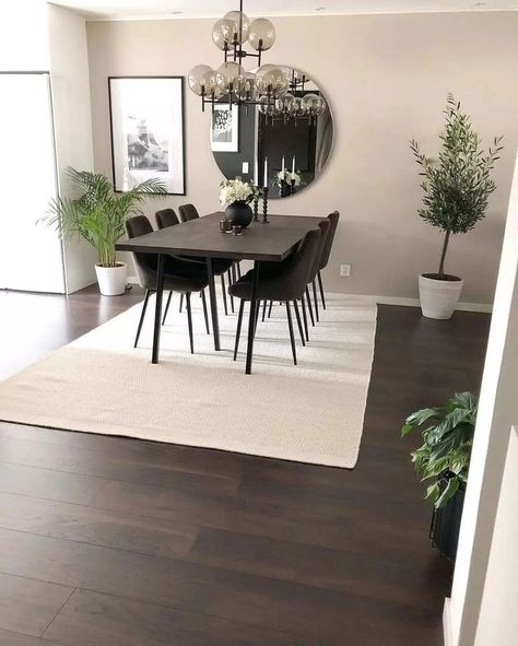 topsdecoration en Instagram: “How beautiful is this interior? Do you like this style? Yes or No? 👇 - By: @interior_by_maria - #interiorlove #instainterior #mynordicroom …” Dark Hardwood Floors Living Room, Dark Floor Living Room, Dark Wood Floors Living Room, Modern Dining Room Lighting, Dining Room Furniture Modern, Dinning Room Design, Living Room Decor Inspiration, Modern Dining Room Tables, Elegant Dining Room