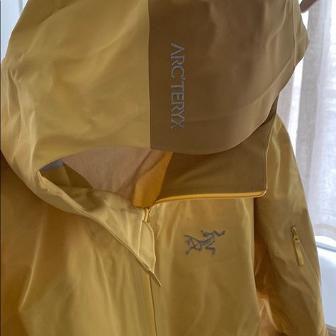 Arcteryx Women’s Sentinel Anorak In Sunstone. This Perfect Condition Pull Over Shell Has Never Been Worn. Purchased The Wrong Size And Have Been Unable To Return. Arcteryx Beanie, Arcteryx Women, Snow Jacket, Jackets For Women, Jackets & Coats, Wardrobe, Yellow