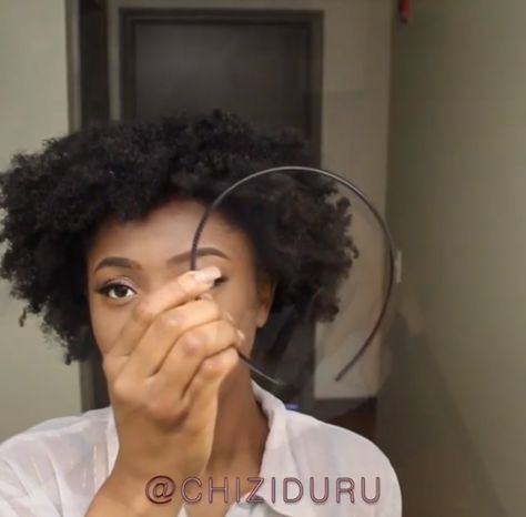 Graduation Hairstyles With Cap, Beauty Vlogger, Graduation Hairstyles, Graduation Hat, Voluminous Hair, Graduation Cap, Natural Curls, Makeup Trends, Locs