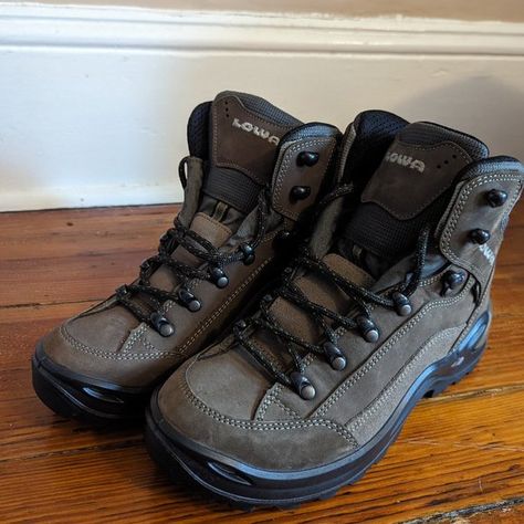 NWOT Lowa Renegade GTX Women's Size 7 and 7.5 Hiking Boots Old School Hiking Boots, Combat Hiking Boots Women, Hiking Boot With Skirt, Cute Hiking Boots Women Summer, Heavy Duty Hiking Boots, Dresses And Hiking Boots, Ecco Hiking Boots, Trail Boots Woman, Hiking Work Boots