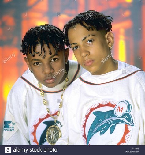 Download this stock image: Kris Kross on 12.05.1992 in München / Munich. | usage worldwide - PK1TD8 from Alamy's library of millions of high resolution stock photos, illustrations and vectors. 90s Hip Hop Style, Boy Better Know, Black Heaven, Kriss Kross, Black Hair Magazine, Kris Kross, School Street, Arte Hip Hop, Hip Hop Quotes