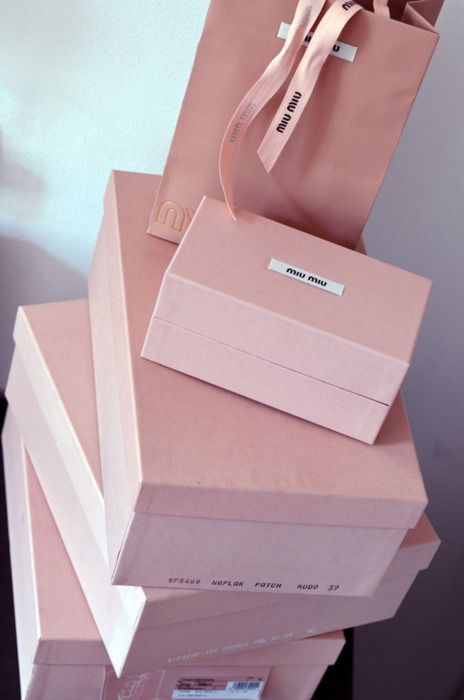 miu miu packaging Pink Boxes, Desain Merek, Desain Pantry, The Blonde Salad, I Believe In Pink, Pink Box, Tickled Pink, Everything Pink, Pink Aesthetic