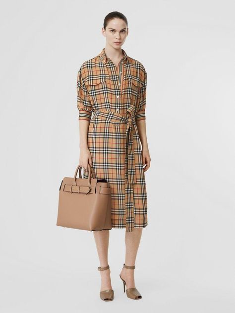 Denim Dye, Business Attire Women, Tie Waist Shirt, Trench Dress, Style Inspiration Casual, Burberry Trench Coat, Burberry Vintage, Collared Shirt Dress, British Outfits