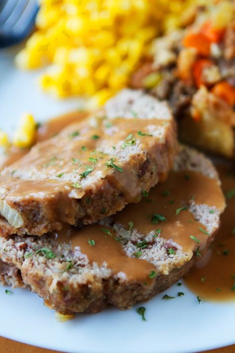 EASY THANKSGIVING TURKEY MEATLOAF Ground Turkey Meatloaf Recipes, Turkey Meatloaf Recipe Easy, Moist Turkey Meatloaf, Easy Turkey Meatloaf, Turkey Meatloaf Healthy, Meatloaf With Gravy, Turkey Loaf, Easy Thanksgiving Turkey, Ground Turkey Meatloaf