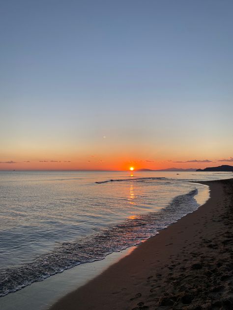 #italiansummer #europeansummer #italy #aesthetic #ocean #beachlife #sunset Italy Ocean Aesthetic, San Marino Aesthetic, Tuscany Beaches, Italy Ocean, Italia Aesthetic, September Mood, San Gimignano Italy, Italy Sunset, Rimini Italy