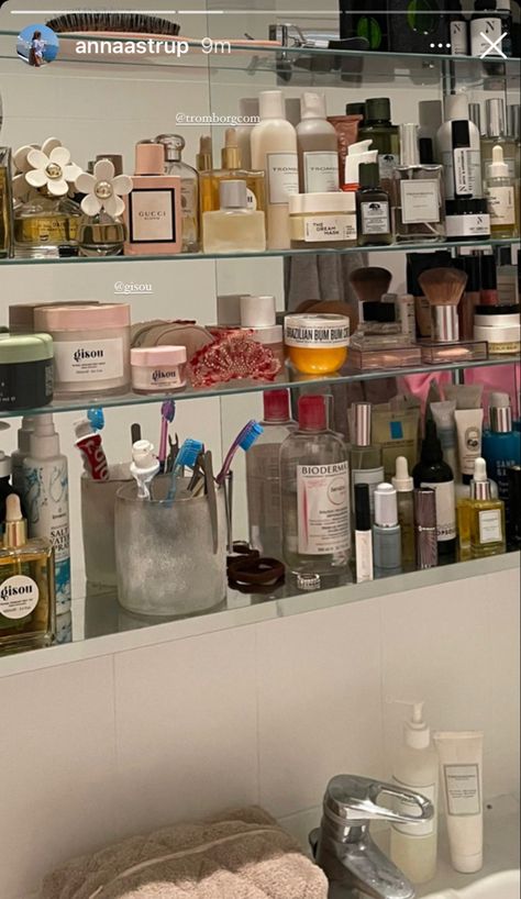 Dream Mask, Beauty Storage, Mirror Cabinet, Makeup Pictures, Beauty Skin Care Routine, Perfect Life, Pretty House, All Things Beauty, Fitness Beauty