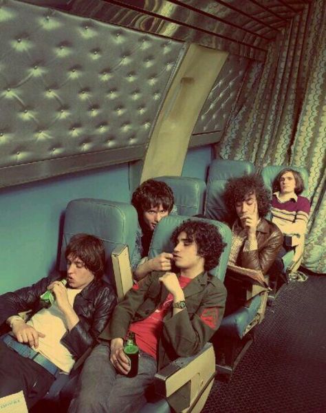 The Strokes!! This is my favorite picture of them Band Cover Photos, The Strokes Album Cover, The Darkness Band, The Strokes Band, The National Band, Nick Valensi, Sugarhigh Lovestoned, The Voidz, Indie Rock Band