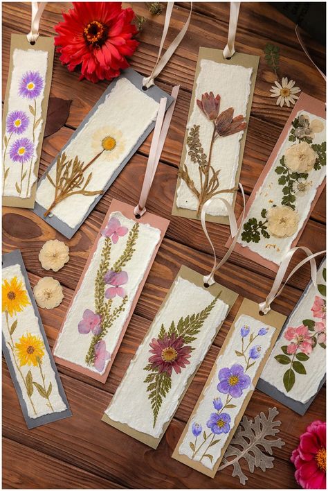 Pressed Flower Bookmarks, Homemade Bookmarks, Nails Tools, Flower Bookmarks, Dried Flowers Diy, Diy Fleur, Homemade Books, Nature Bookmarks, Pressed Flower Crafts