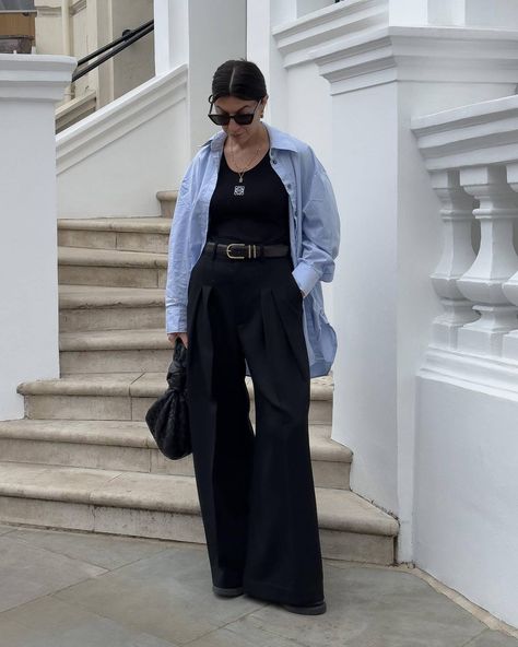 Black Shirt Outfits, Linen Shirt Outfit, Button Down Outfit, Outfits With Striped Shirts, Street Style 2023, Black Button Up Shirt, Black Shirts Women, Outfit Invierno, Style 2023