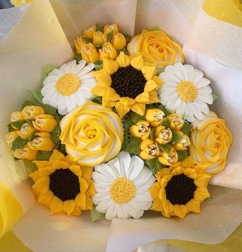 Yellow Buttercream Flowers, Yellow Cupcake Bouquet, Yellow Flower Cupcakes, Cupcakes Bouquet, Sunflower Birthday Cakes, Bouquet Cupcakes, Cupcake Flower Bouquets, Cupcakes Flores, Sunflower Cupcakes