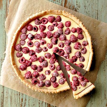 Raspberry Cream Tart--had it tonight.  Pretty good.  Something different to make with the raspberry harvest. Raspberry Dessert Recipes, Raspberry Recipes Dessert, Raspberry Dessert, Cake Brownie, Spring Recipes Dessert, Raspberry Desserts, Cream Tart, Fresh Fruit Recipes, Raspberry Cream