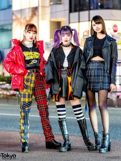 Harajuku Girl Trio in Streetwear Styles w/ Plaid Punk Pants, Flame Print Shirt & Plaid Skirt Japan Street Fashion, Harajuku Girl, Harajuku Punk, Japan Fashion Street, Punk Pants, Mode Punk, 일본 패션, Harajuku Fashion Street, Streetwear Styles