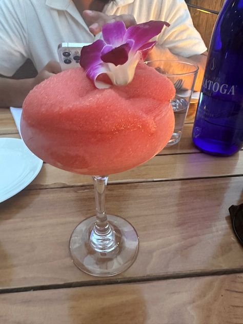 #strawberry #daiquiri #drinks Strawberry Daiquiri, Daiquiri, Alcoholic Drinks, Healthy Lifestyle, Restaurant, Drinks, Lifestyle, Quick Saves