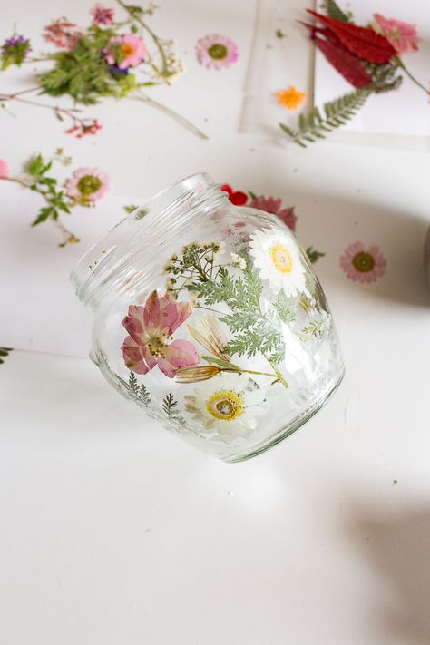 Craftberry Bush | How to Make a Dried Flower Spring Candle | https://www.craftberrybush.com Upcycle Glass Candle Jars, Things To Do With Vases, Making Candles With Dried Flowers, Diy Glass Jar Crafts, Glass Jar Candles Diy, Crafts Using Dried Flowers, Pressed Flower Vase, Floral Candles Diy, Dried Flower Crafts For Kids