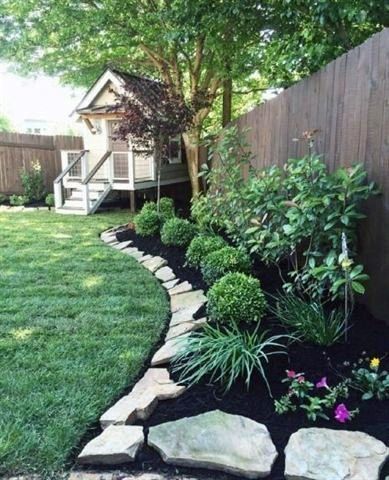 Cheap Backyard Makeover Ideas, Ideas Para Decorar Jardines, Landscaping Along Fence, Large Backyard Landscaping, Landscaping Simple, Cheap Backyard, Yard Landscape, Easy Landscaping, Rock Garden Landscaping