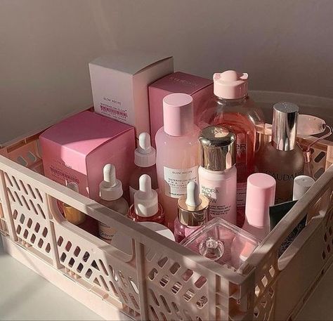 23 Stylish and Practical Perfume Storage Ideas Skincare Storage Ideas, Skincare Basket, Skincare Organisation, Perfume Storage Ideas, Skin Care Organizer, Skin Care Storage, Skincare Organiser, Best Skincare Routine, Makeup Organiser