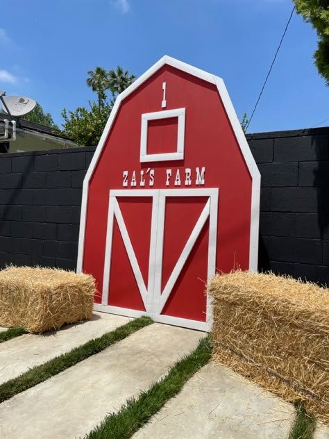 Farm Backdrop Barnyard Party, Barn Door Photo Backdrop, Diy Barn Backdrop Birthday, Barn Backdrop Birthday, Diy Barn Backdrop, Farmhouse Backdrop, Rodeo Backdrop, Barnyard Backdrop, Barn Door Backdrop