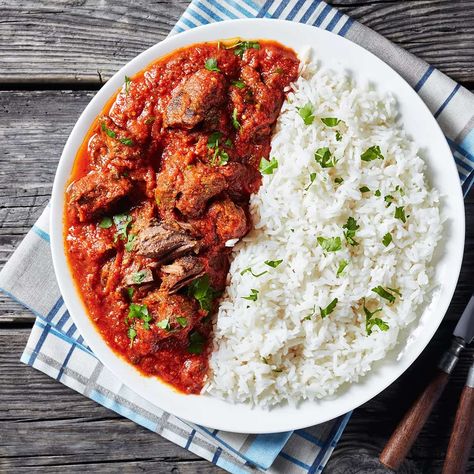 White Rice And Stew Nigerian, Rice And Stew Ghana, Cameroon Food Dishes, Rice And Stew Nigerian, Nigeria Dishes, African Dishes Nigerian Food, Traditional African Food, African Beef Stew, Ghana Foods