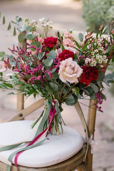 Dreamy Reds and Spanish Romance Wedding Inspiration Spanish Romance, Hannah Leigh, Wedding Flower Guide, Bouquet Bride, Maroon Wedding, Romance Wedding, Spanish Wedding, Cinderella Wedding, Flower Guide