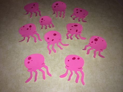 Spongebob Jelly fish cutouts for Cameron's birthday Spongebob Theme Decorations, Diy Spongebob Birthday Decorations, Spongebob Party Favors Diy, Sponge Bob Jelly Fish, Spongebob Themed Birthday Party Ideas 25, Spongebob Props, Spongebob Dorm Theme, Diy Spongebob Jellyfish Decoration, 25th Bday Spongebob