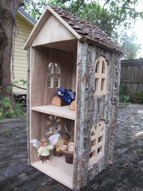 Fantastic little doll's house. Wow!! This is neat! Fairy house in the garden, maybe? Could make a big openable front that locks? (fairies have to be safe too...!) ;) Homemade Dollhouse, Diy Outdoor Toys, Dollhouse Projects, Homemade Toys, Wooden Dollhouse, Fairy Houses, Outdoor Toys, Fairy Dolls, Fairy House