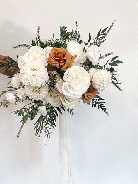 White And Green Fall Bouquet, White And Rust Floral Arrangements, Wedding Bouquet With Mums, Bridal Bouquet Neutral Colors, Wedding Colors For Fall Weddings, White And Rust Bouquet, Earth Tone Bridal Bouquet, Toffee Rose Wedding Bouquet, Earth Tone Florals