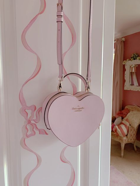 Kate Spade Heart Purse, Kate Spade Heart Bag, Pandora Bracelet Designs, Kate Spade Heart, Heart Purse, Purse Outfit, Luxury Purses, Heart Bag, Beautiful Flowers Wallpapers