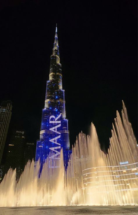 The front view of the Burj Khalifa Burj Khalifa Night, The Burj Khalifa, Rich Living, Dubai Vacation, Dubai Aesthetic, Travel Picture Ideas, Vision Board Photos, Photography Club, Dubai City