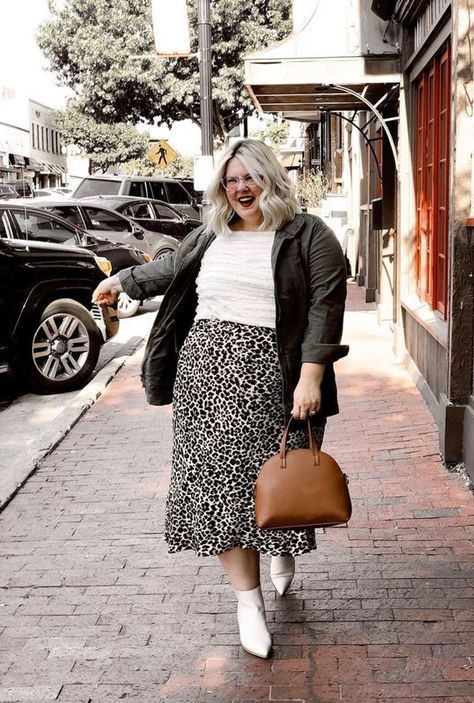 Discover 2024's Plus-Size Spring Wardrobe: Chic, Comfy & Casual Outfits Plussize Outfit Ideas Spring, Super Plus Size Outfits, Hot Weather Outfits Plus Size, Plus Size Minimalist Outfits, Meet The Parents Outfit, Fat Outfits, Plus Size Outfits For Fall, Comfy Casual Summer Outfits, Plus Size Herbst