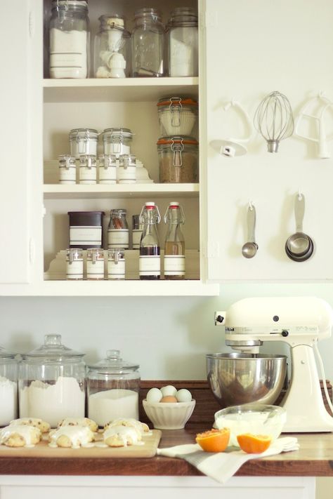 Baking Station In Kitchen, Baking Storage, Baking Station, Tiny Kitchens, Kitchen Cabinet Organization Ideas, Supply Organization, Kitchen Decorations, Small Kitchen Storage, Inside Cabinets